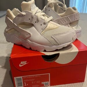 Nike Kids Huarache Sneakers - White on white